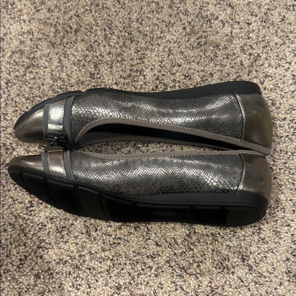 NWOT Anne Klein Metallic Pewter Loafers - Picture 6 of 6